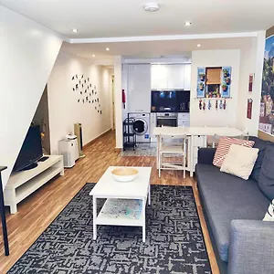 Charming 7 By Homeful Homes Appartement
